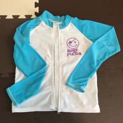 ラッシュガードのサムネイル