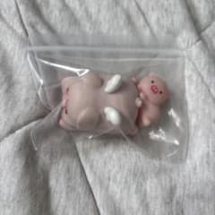 豚のフィギュア 翼付き ピンクのサムネイル
