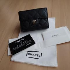 Miyuu!!♡様専用！最終値下げ！！CHANEL ブラックレザー 三つ折り財布のサムネイル