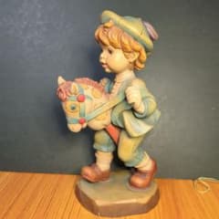 アンリ人形 木彫り人形 タイトル『Giddyap』（ギディアップ）です