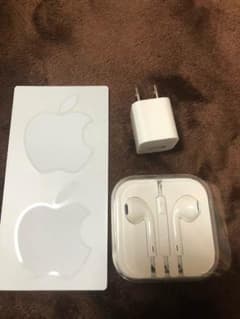 iphoneイヤホン、充電コネクター、シールのサムネイル
