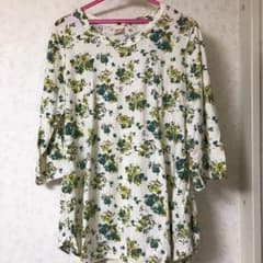 花柄ワンピースのサムネイル