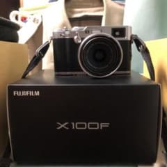 富士フイルム　x100f 値下げしました！のサムネイル