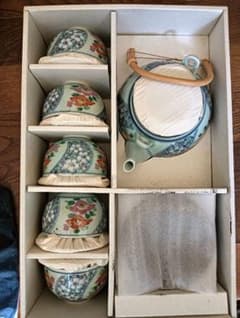 Thumbnail of 急須と湯呑みセット 陶器 花柄
