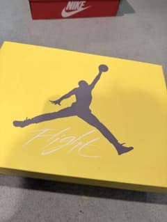Nike Air Jordan 4 Retroのサムネイル