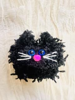 クロネコポーチ　ハンドメイド　AirPods入れ　キーホルダー　バッグチャームのサムネイル