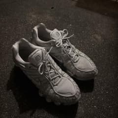 NIKE SHOX スニーカーのサムネイル