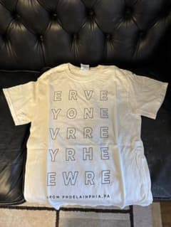 everyone everywhere Tシャツのサムネイル