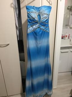 水色のロングドレスのサムネイル