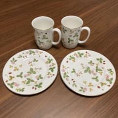 WEDGWOOD ワイルドストロベリー プレート2枚&コーヒーカップペアのサムネイル