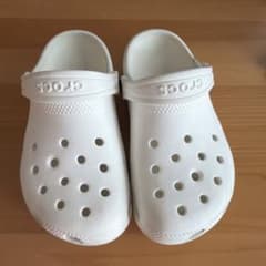 crocs キッズ サンダル ホワイトのサムネイル