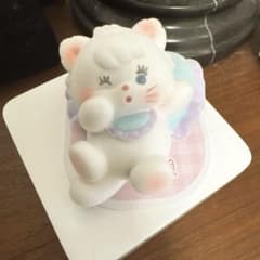 寝そべる猫のフィギュア　MIKKO ミッコのサムネイル