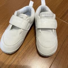 アシックス幼児 訳あり白シューズのサムネイル