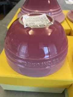 ルクルーゼ  ピンクの食器のサムネイル