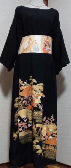 黒留袖リメイクワンピース 金彩・金駒刺繍　帯ベルト付き 黒留袖リメイクワンピース 金彩・金駒刺繍 帯ベルト付き - メルカリ