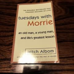 Tuesdays with Morrie by Mitch Albomのサムネイル