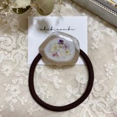 ハンドメイド レジン お花　ヘアゴム　ポニーフック　ブローチ　no.215のサムネイル