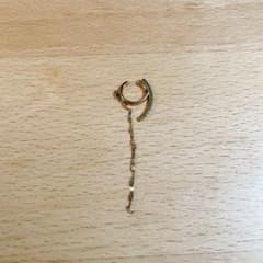 Gold-colored ear cuff with stone embellishment (single ear cuff)
