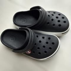 【美品】crocs キッズ サンダル ブラック 10-11のサムネイル