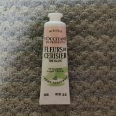 L'OCCITANE チェリーホワイト ハンドクリーム 30mlのサムネイル