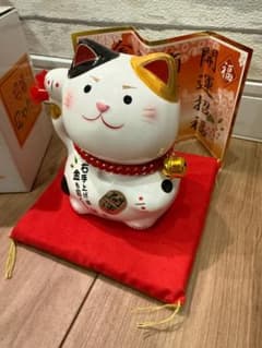 招福にゃんこバンク 貯金箱 右手上 陶器 東海工芸美術社 TK460A - メルカリ