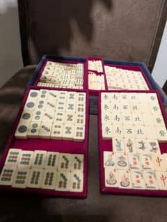 マージャン牌 戦中 手彫り麻雀牌 牛骨竹裏牌 希少牌 百塔 花牌 アリ溝 骨董 マージャン牌 戦中 手彫り麻雀牌 牛骨竹裏牌 希少牌 百塔 花牌 アリ溝