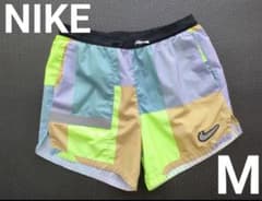 い*ぬ様 NIKE RUNNING マルチカラー ショートパンツ Mサイズのサムネイル