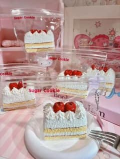 【水感】さくらんぼ ムースケーキ スクイーズ スイーツ かわいい おもちゃ 捏捏のサムネイル