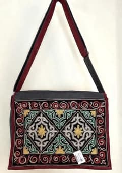 モンゴル産　カザフ刺繍入りショルダーバッグのサムネイル