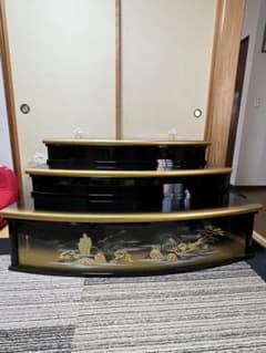 雛人形用 3段飾り台 黒塗り 金彩蒔絵 扇型 雛人形用 3段飾り台 黒塗り 金彩蒔絵 扇型 - メルカリ