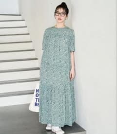 【2日間限定値下げ】【美品】FREAK'S STORE　花柄 マキシワンピースのサムネイル