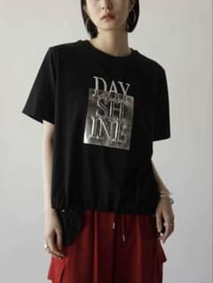 LASUD⭐︎新品未着用 箔プリントロゴTシャツのサムネイル