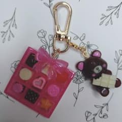 チョコレートボックスとクマのチャーム ハンドメイド レジン