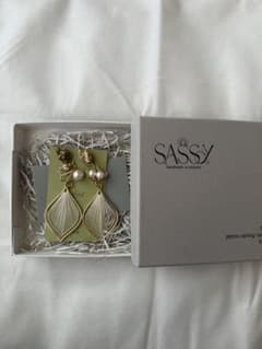 SASSY ハンドメイド ピアスのサムネイル