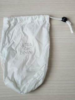 ユニクロ　UNIQLO ULTRA LIGHT DOWN 収納袋のサムネイル