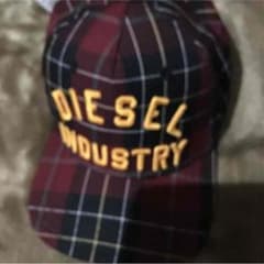 DIESELの赤チェックキャップのサムネイル