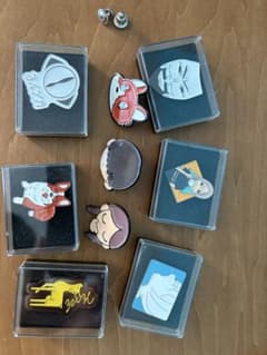 アニメキャラクターピンバッジ9個セットのサムネイル