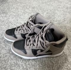 Nike WMNS Dunk High "Moon Fossil"のサムネイル
