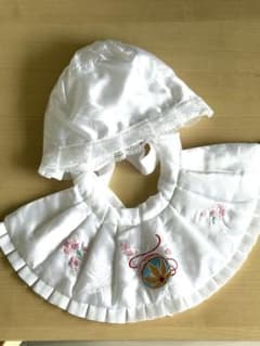 【美品】お宮参り用　スタイ帽子セット　よだれかけ　ホワイトのサムネイル