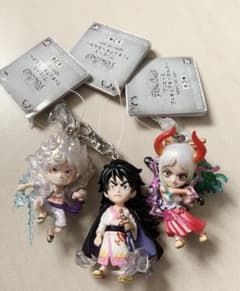 ワンピース フィギュアキーホルダー special ver. 全3種セット - メルカリ