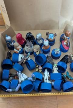 スター・ウォーズ　箱いっぱいのペットボトルフタフィギュアのサムネイル