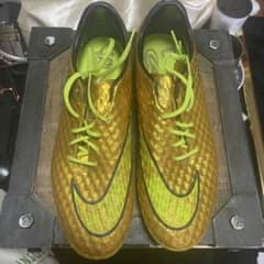 NIKE サッカースパイク ゴールド限定のサムネイル
