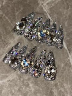 よ*ー様 ネイルチップ シルバー ラメ ビジュー 埋め尽くし ハートのサムネイル