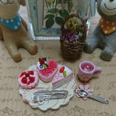 ハートイチゴケーキ&イチゴタルトセットのサムネイル