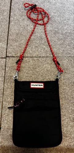 美品☆HUNTER ブラックサコッシュのサムネイル