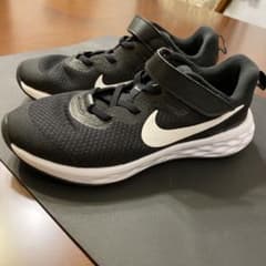美品　NIKE  ナイキ　スニーカー　22センチのサムネイル