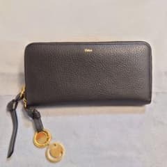 美品Chloé アルファベット ラウンドファスナー長財布のサムネイル