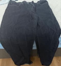 ブラックデニムパンツのサムネイル