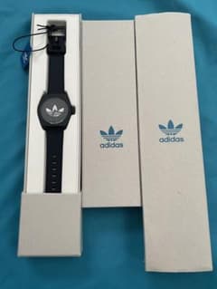 adidas 腕時計のサムネイル