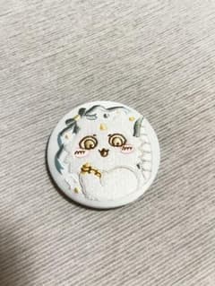ちいかわビスケット刺繍缶バッジ　あのこのサムネイル